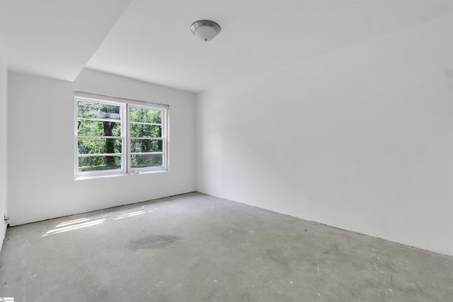 spare room featuring concrete flooring