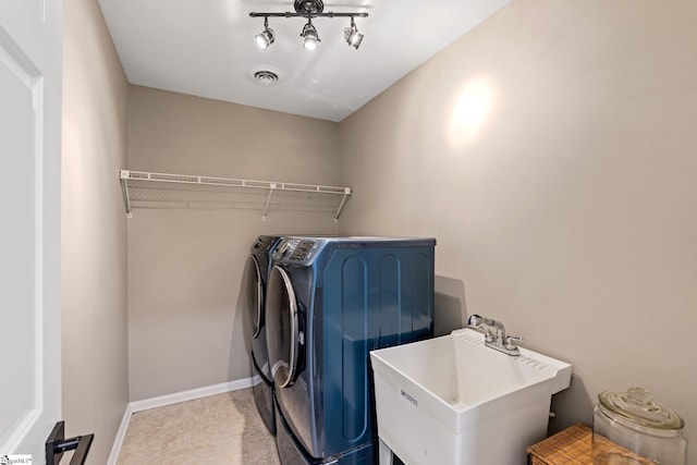 laundry area featuring visible vents, a sink, washer and dryer, laundry area, and baseboards