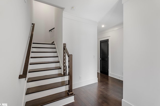 staircase featuring ornamental molding, recessed lighting, wood finished floors, and baseboards