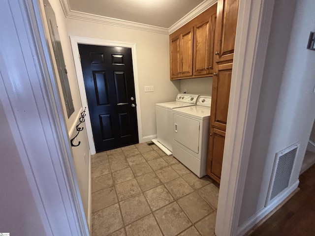 laundry area featuring cabinet space, baseboards, visible vents, independent washer and dryer, and crown molding