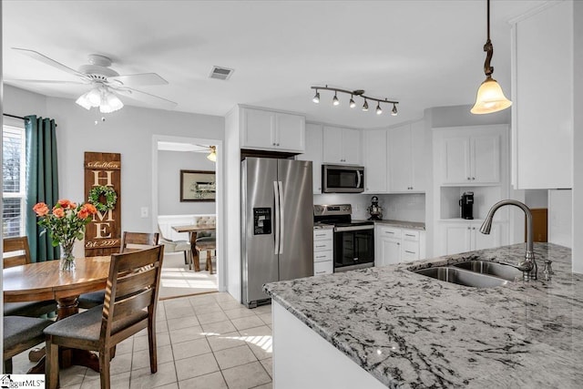 kitchen with light tile patterned floors, visible vents, appliances with stainless steel finishes, a peninsula, and a sink