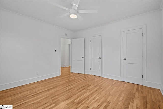 unfurnished bedroom with light wood finished floors, a ceiling fan, baseboards, and crown molding