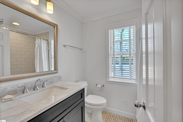 full bathroom with baseboards, a shower with shower curtain, toilet, ornamental molding, and vanity