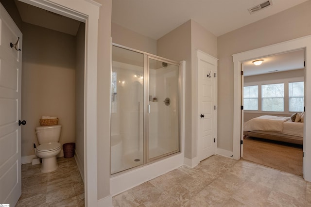 full bath with toilet, visible vents, baseboards, a shower stall, and ensuite bath