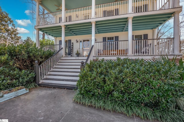 entrance to property featuring a porch