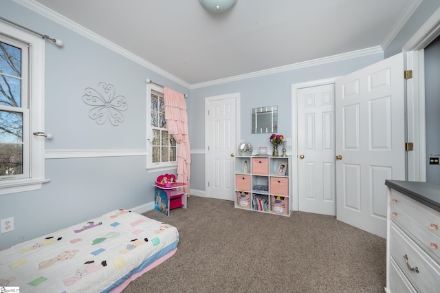 bedroom with baseboards, carpet floors, and crown molding