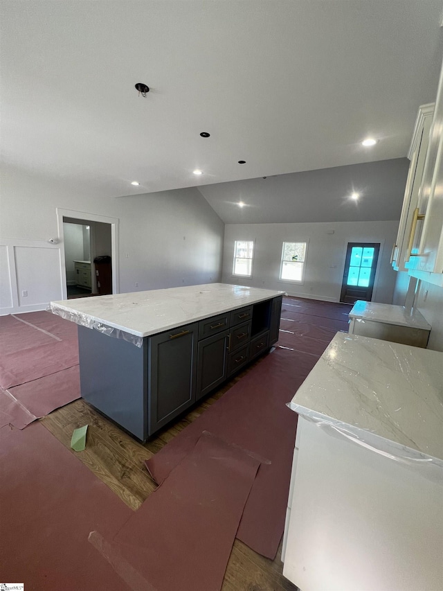 kitchen featuring open floor plan, a spacious island, dark wood finished floors, and recessed lighting