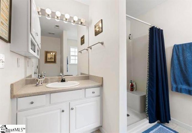 full bathroom with curtained shower and vanity