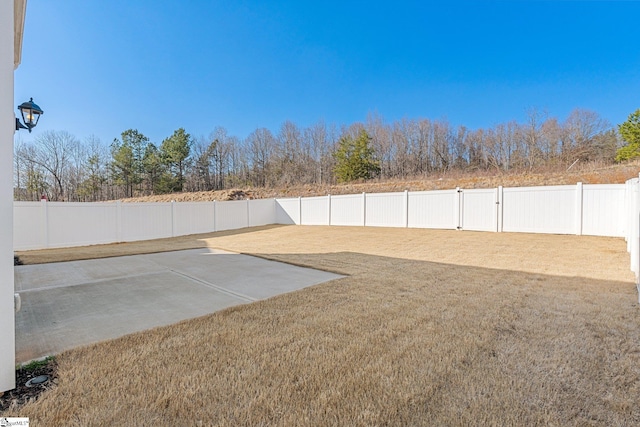 view of yard featuring a fenced backyard