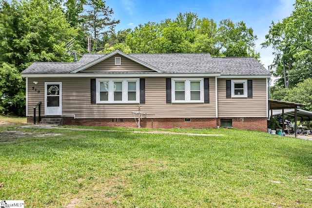 view of front of house with entry steps, a shingled roof, and a front yard