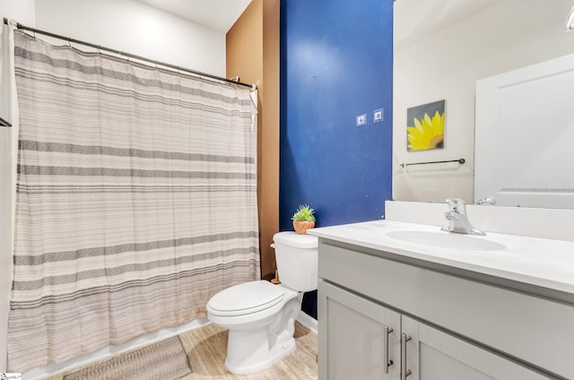 full bath featuring a shower with shower curtain, vanity, and toilet