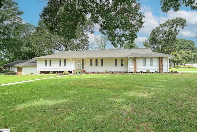 single story home featuring a front lawn