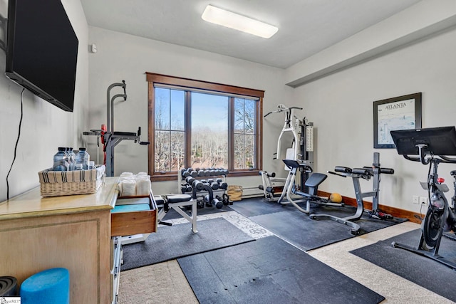 workout room featuring baseboards