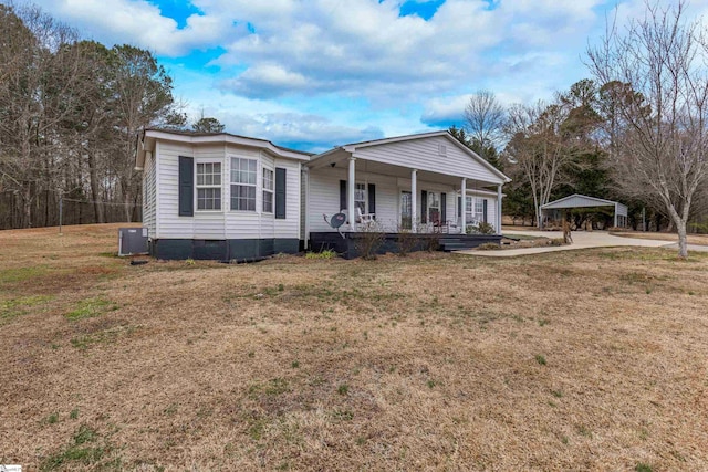 ranch-style home with crawl space, a front lawn, a porch, and central AC