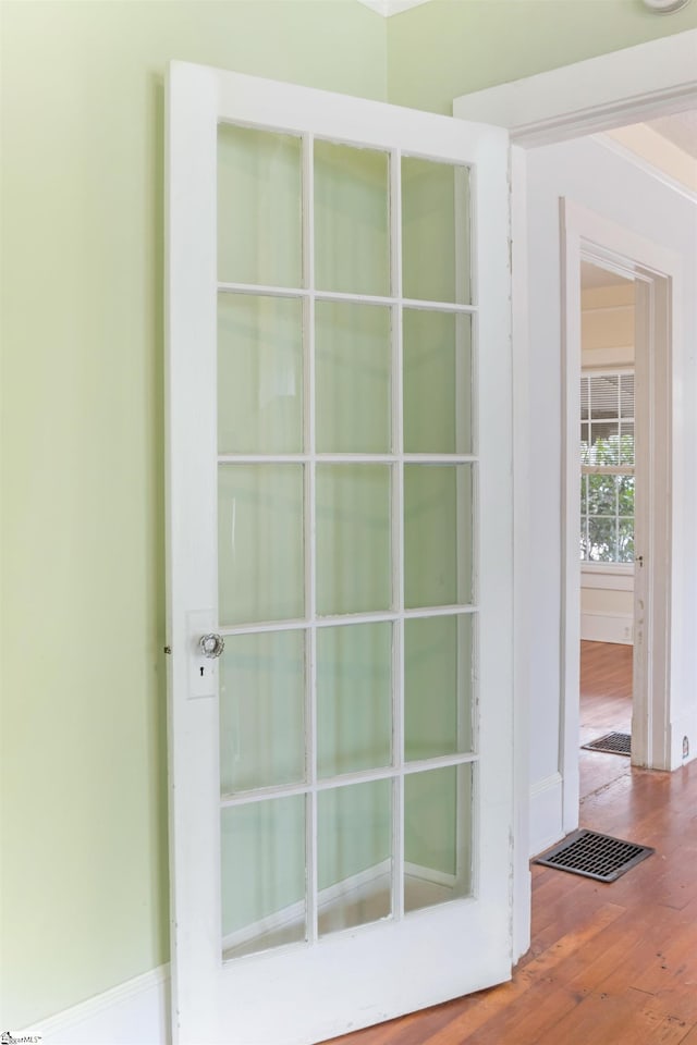 details featuring wood finished floors and visible vents