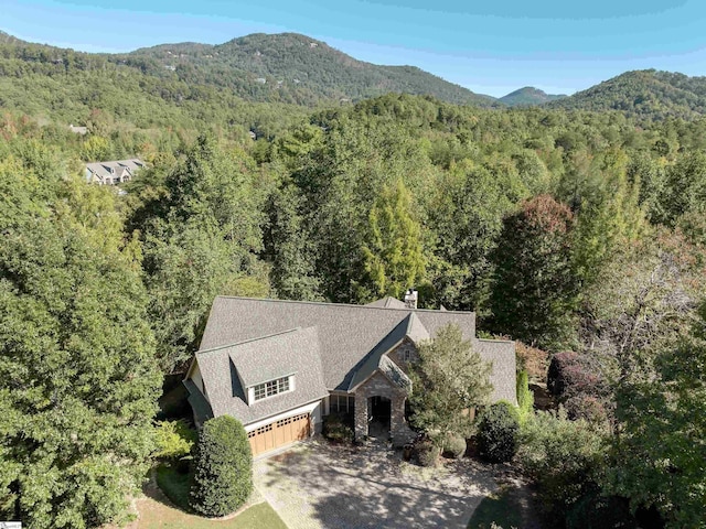 bird's eye view featuring a forest view and a mountain view