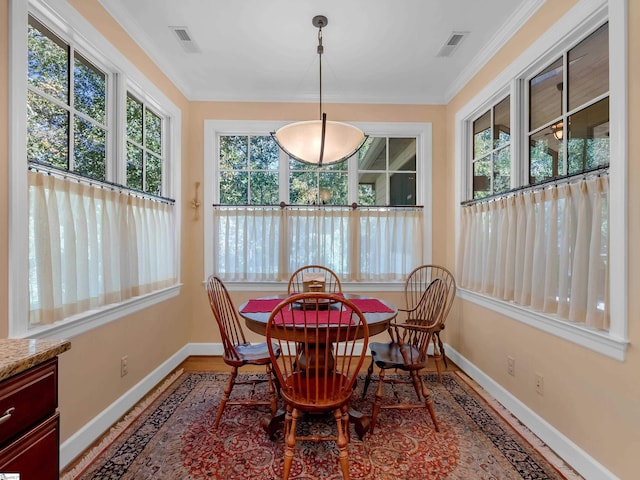 dining space featuring ornamental molding, visible vents, and baseboards