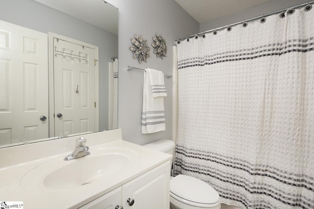 full bath with a shower with shower curtain, a textured ceiling, toilet, and vanity