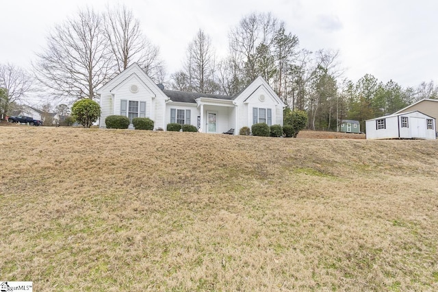 view of front facade with a front yard