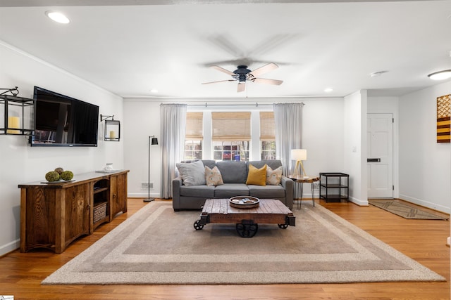 living area with a ceiling fan, baseboards, wood finished floors, and recessed lighting