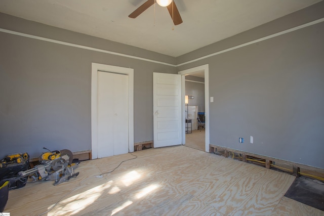 unfurnished bedroom featuring ceiling fan