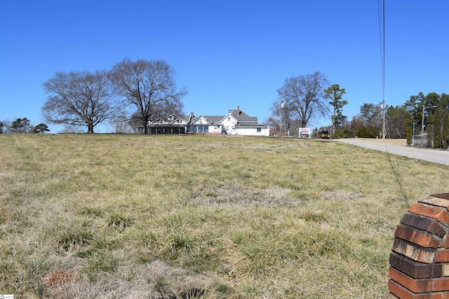 view of yard with a rural view