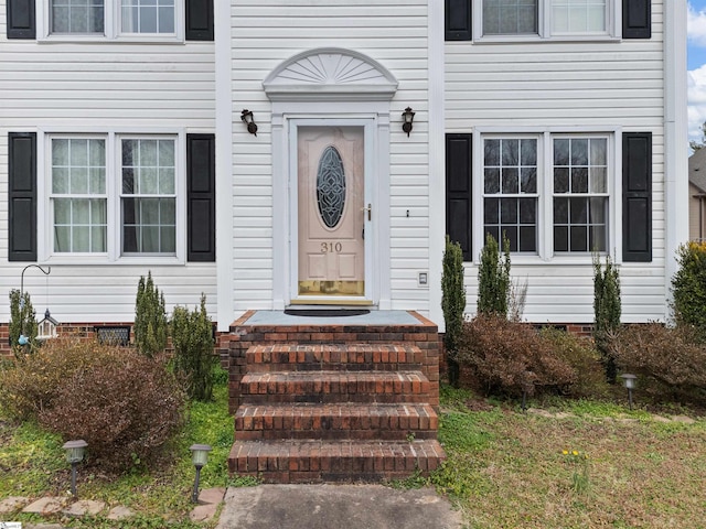 doorway to property with crawl space