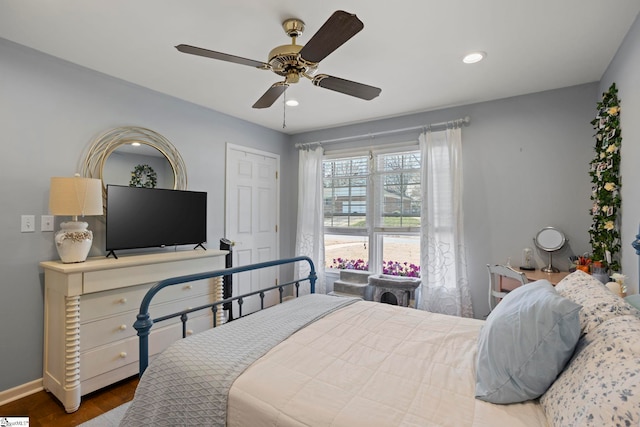 bedroom featuring ceiling fan, recessed lighting, wood finished floors, and baseboards