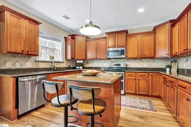 621 Shefwood Dr, Easley, SC 29642 - kitchen with stainless steel appliances, a kitchen island, visible vents, and light wood-style floors
