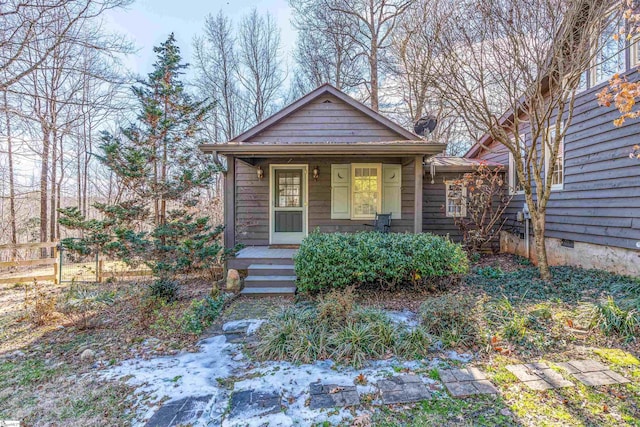 view of front of property with crawl space and a porch