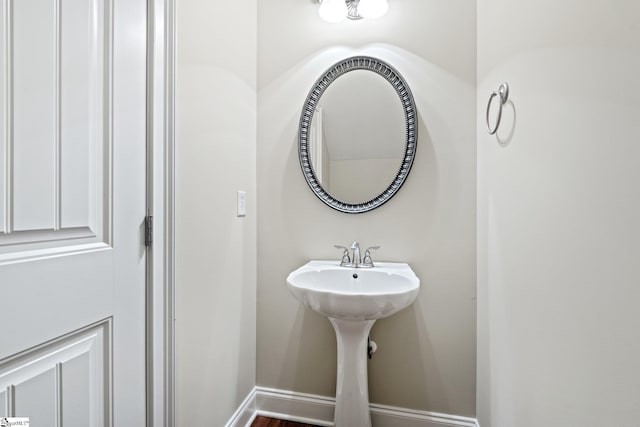 bathroom with baseboards