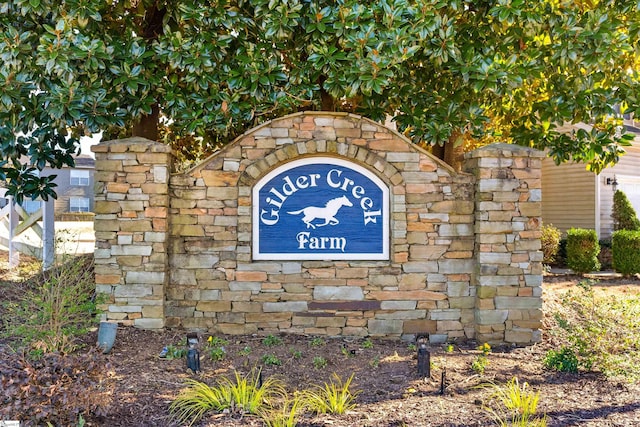 view of community / neighborhood sign