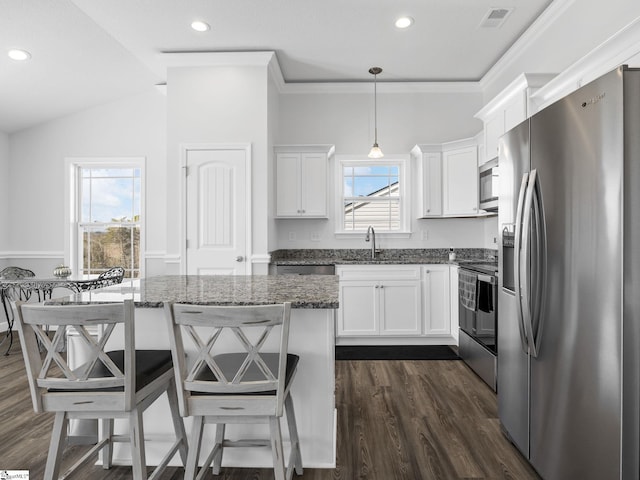 kitchen with a sink, visible vents, white cabinetry, appliances with stainless steel finishes, and dark wood-style floors
