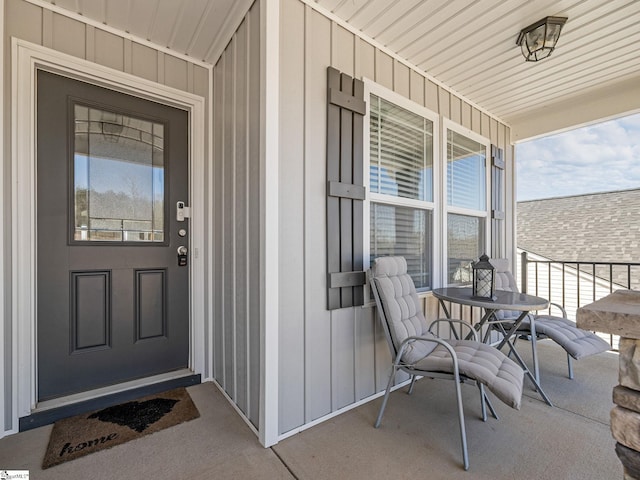 property entrance featuring a porch