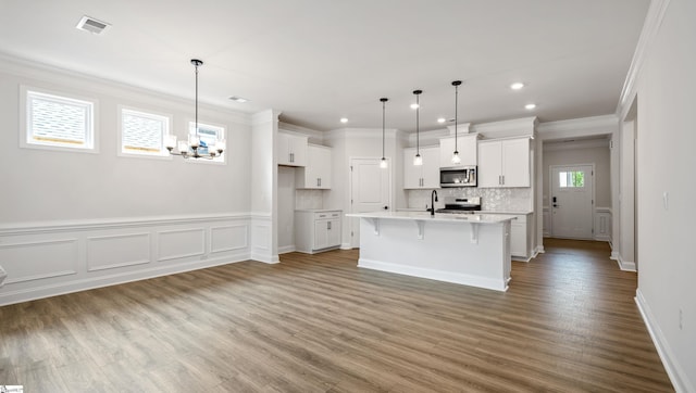 1807 Wabash Pl Lot 0507, Boiling Springs, SC 29316 - kitchen with stainless steel appliances, a sink, ornamental molding, white cabinets, and light countertops