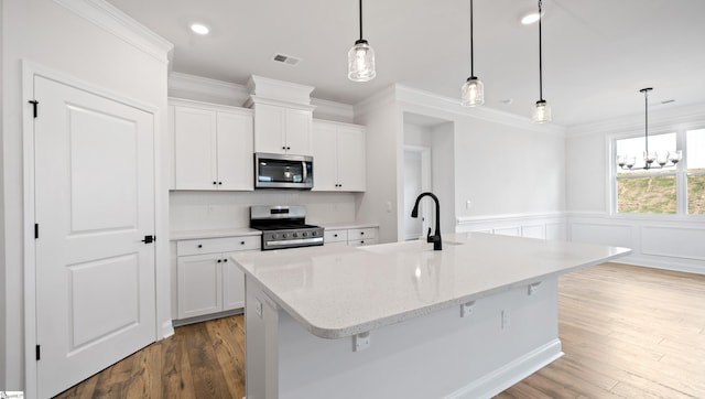 1791 Wabash Pl Lot 0511, Boiling Springs, SC 29316 - kitchen with appliances with stainless steel finishes, a sink, crown molding, a center island with sink, and white cabinetry