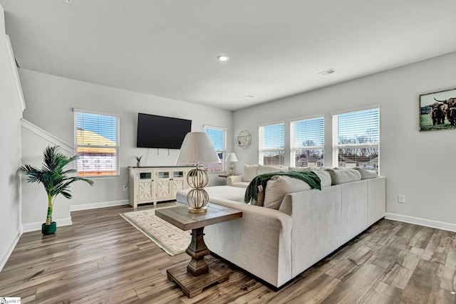 living room featuring recessed lighting, wood finished floors, visible vents, and baseboards