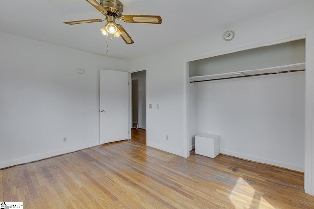 unfurnished bedroom featuring light wood-type flooring, a closet, ceiling fan, and baseboards