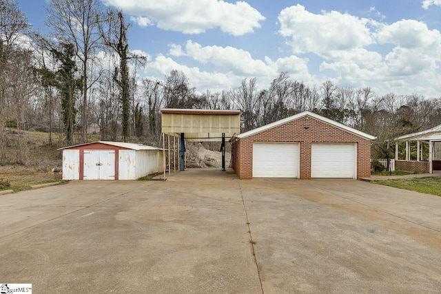 view of detached garage