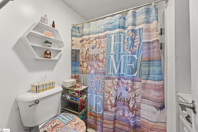 bathroom with curtained shower