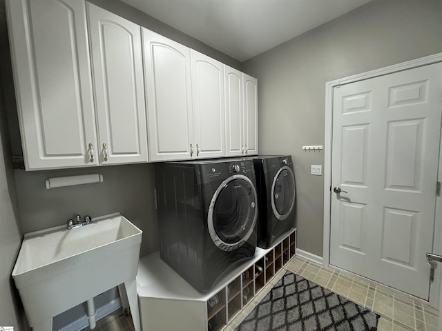 103 Hornbuckle Dr, Easley, SC 29642 - washroom featuring washer and clothes dryer, a sink, cabinet space, and baseboards
