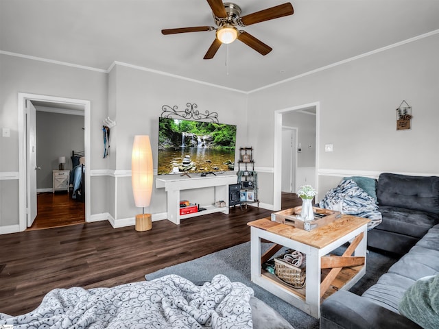 living room with baseboards, wood finished floors, a ceiling fan, and crown molding