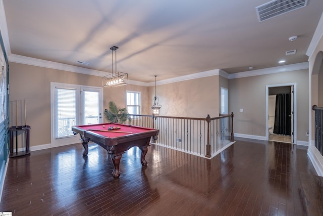 rec room featuring baseboards, wood finished floors, visible vents, and crown molding