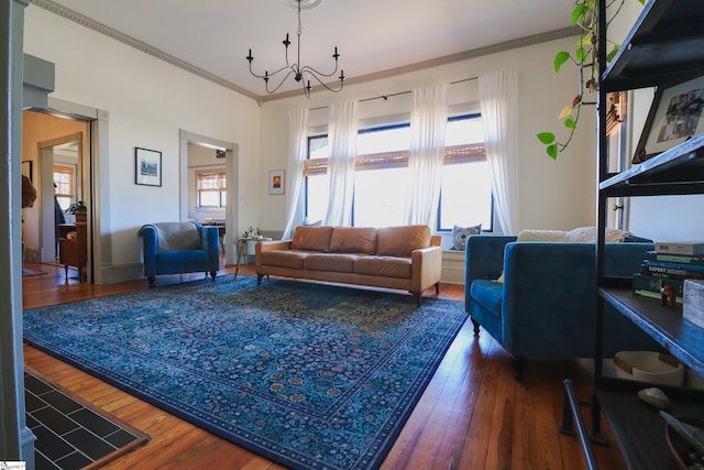 living room featuring a wealth of natural light, crown molding, and hardwood / wood-style flooring