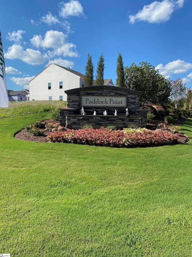 community sign featuring a yard