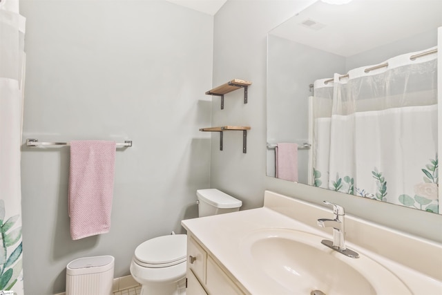 full bathroom with toilet, a shower with shower curtain, and vanity