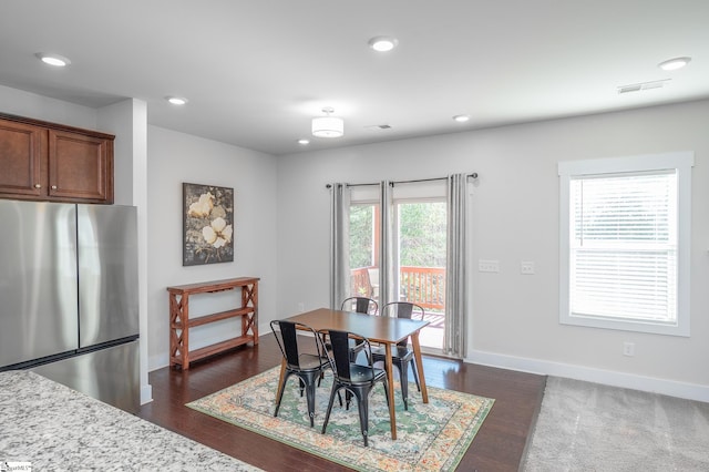 dining room with dark wood-type flooring, recessed lighting, visible vents, and baseboards