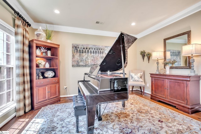 sitting room featuring recessed lighting, wood finished floors, visible vents, baseboards, and ornamental molding