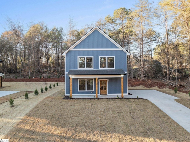 view of front of house with a front lawn