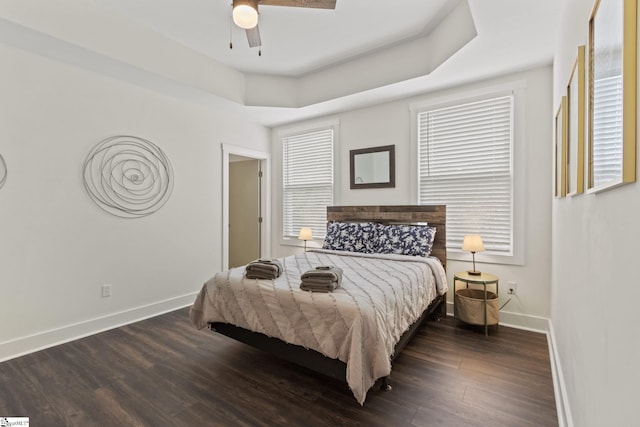 bedroom featuring dark wood-type flooring, a ceiling fan, and baseboards